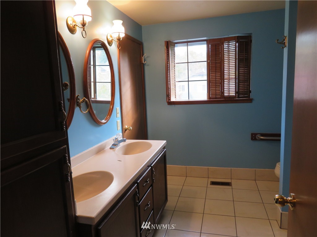 2128 Crystal Springs Road West University Place, WA 98466 - Photo 4 of 25 Gallery Image 4