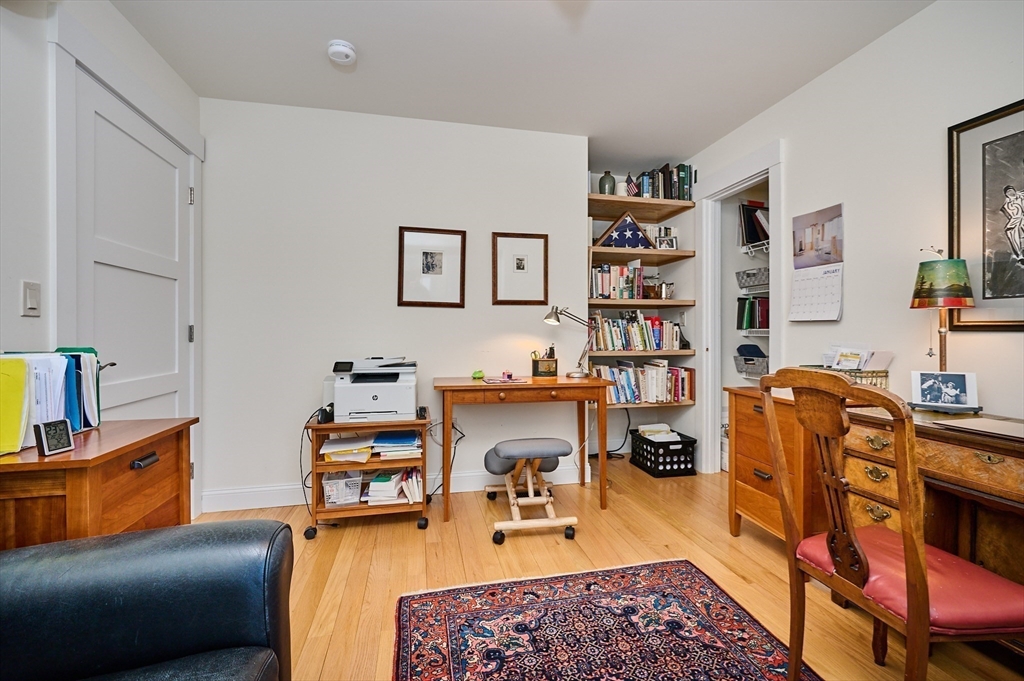 23 Ford Crossing Northampton, MA 01060 - Photo 19 of 34 a living room with furniture and a couch