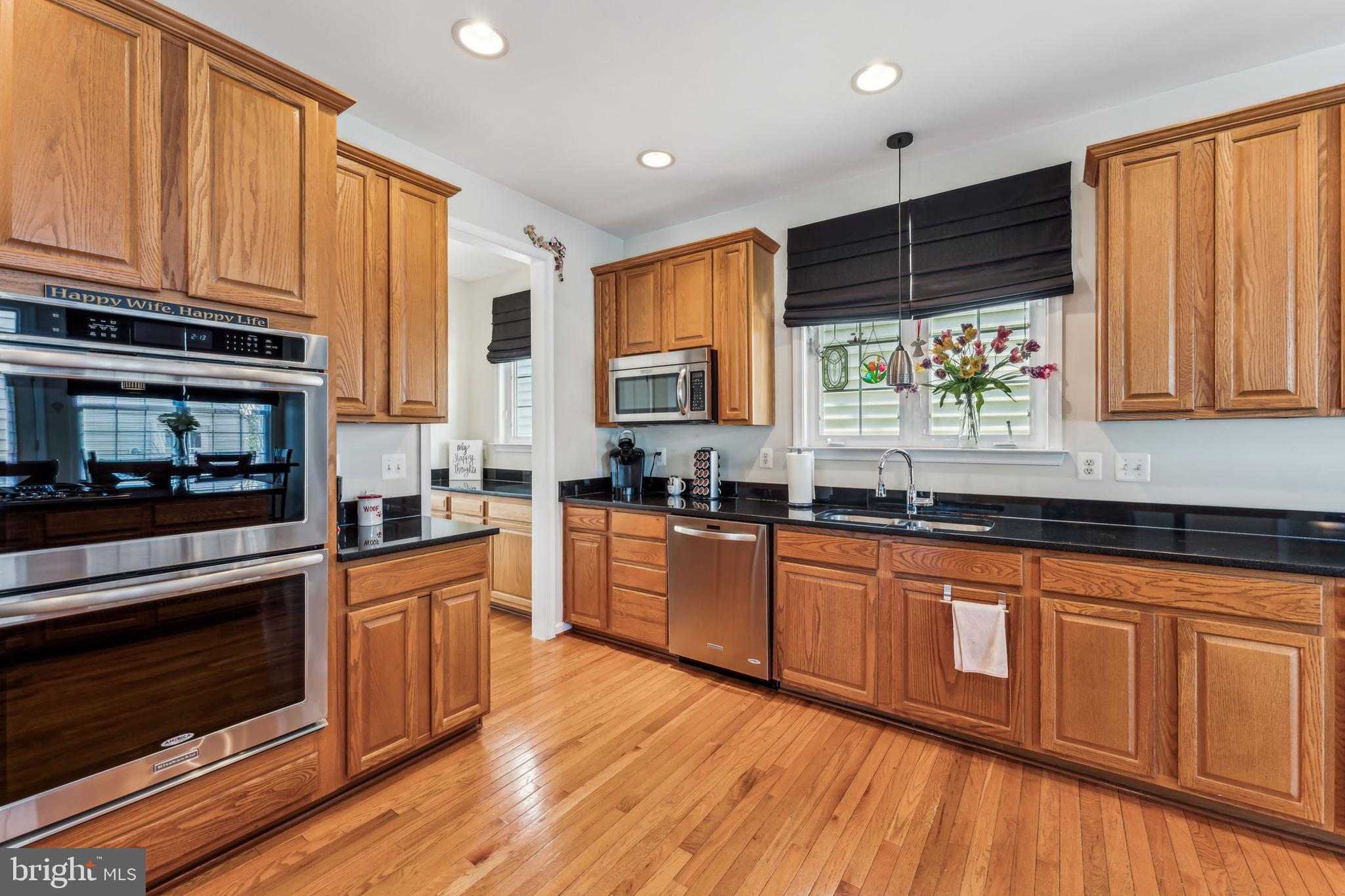 23201 Frederick Road Clarksburg, MD 20871 - Photo 9 of 36 Gourmet Kitchen