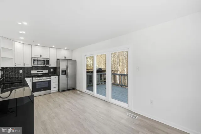 $550,000 | 19111 Highstream Drive, Germantown, MD 20874