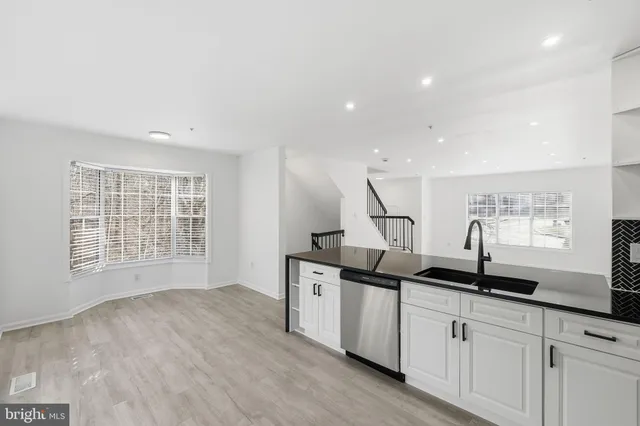 $550,000 | 19111 Highstream Drive, Germantown, MD 20874