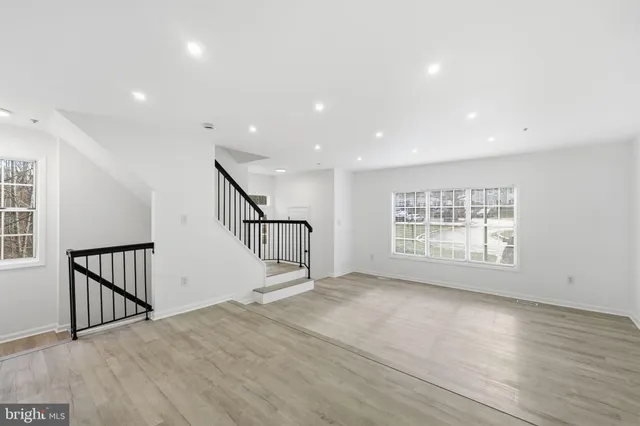 $550,000 | 19111 Highstream Drive, Germantown, MD 20874