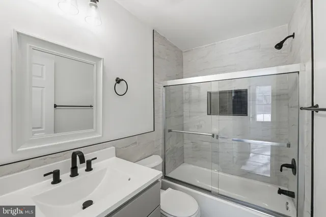 $550,000 | 19111 Highstream Drive, Germantown, MD 20874