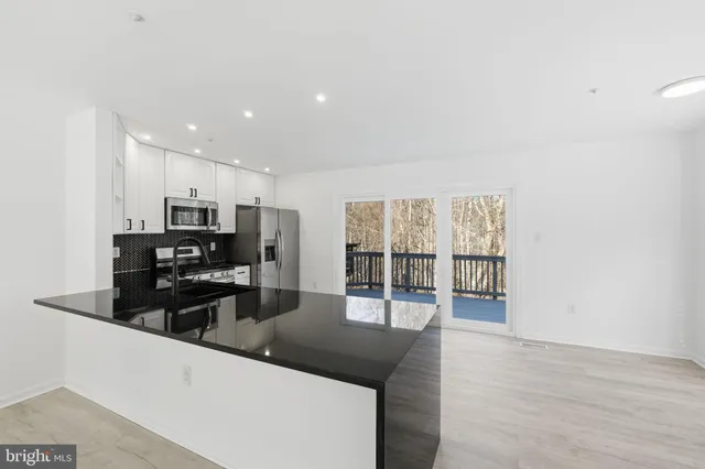 $550,000 | 19111 Highstream Drive, Germantown, MD 20874