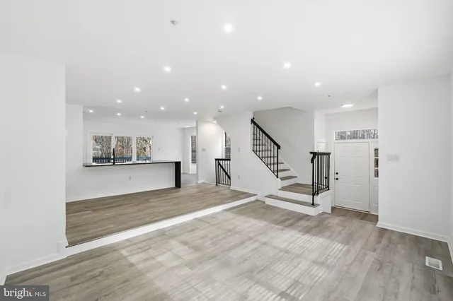 $550,000 | 19111 Highstream Drive, Germantown, MD 20874