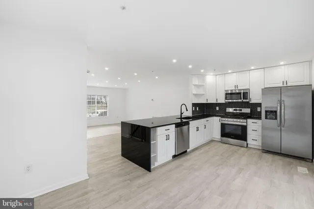 $550,000 | 19111 Highstream Drive, Germantown, MD 20874