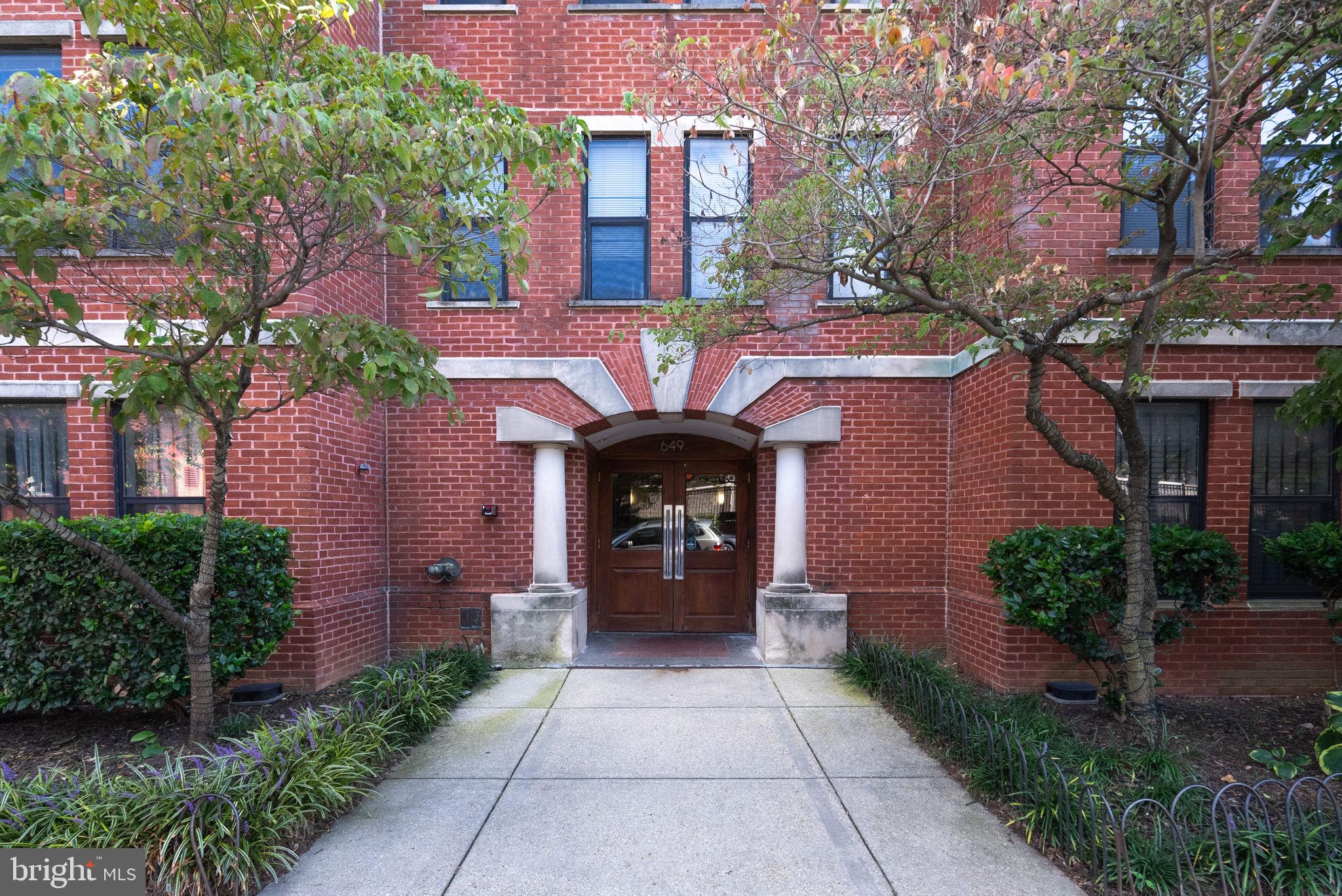 649 C Street Southeast, Unit 304 Washington, DC 20003 - Photo 4 of 37 a front view of a building with garden