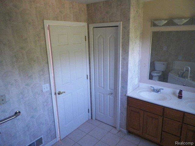 335 West Castle Road Fostoria, MI 48435 - Photo 13 of 28 262-132341 - Master Bath (2).JPG