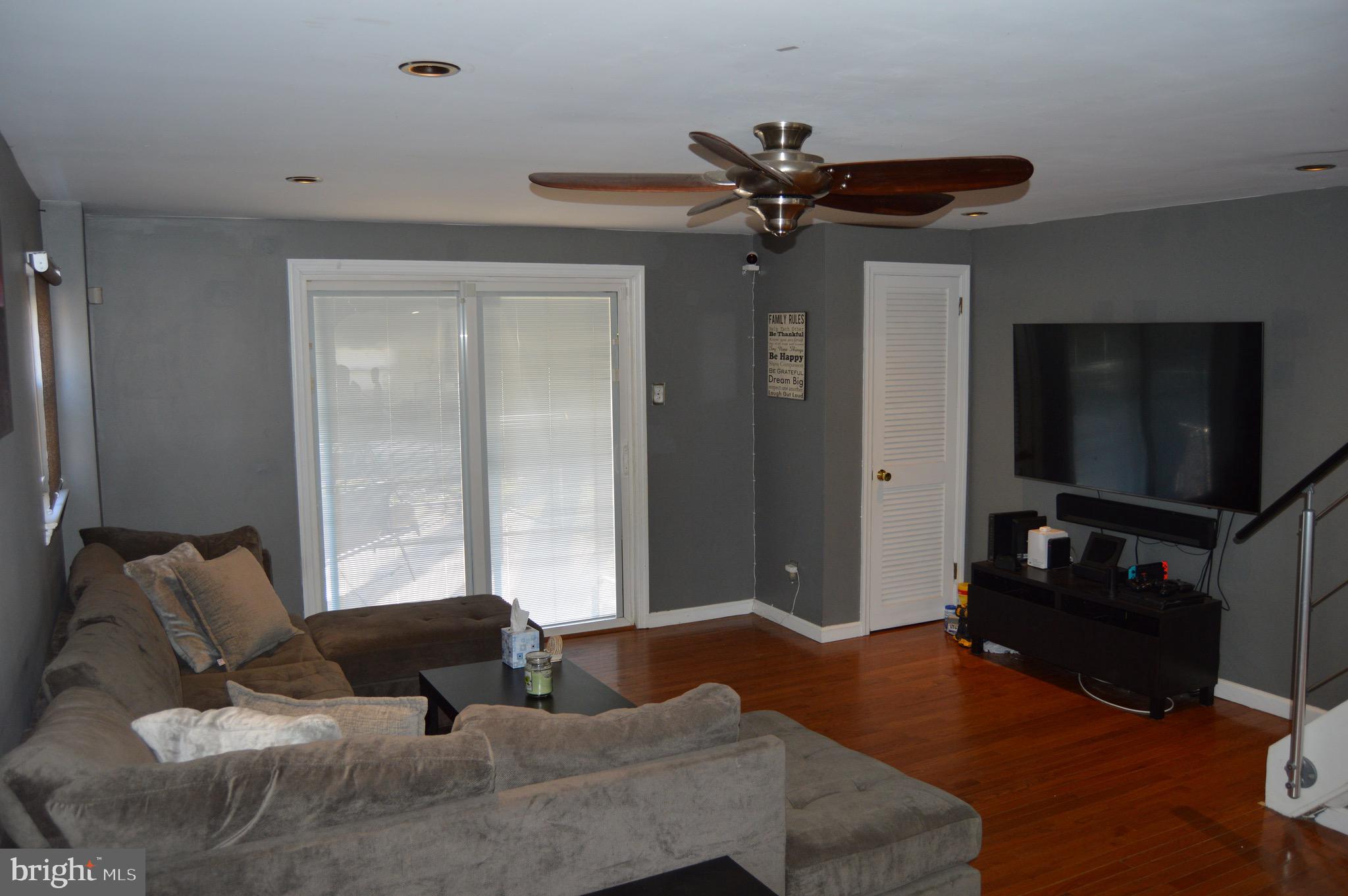 2822 Shelly Road Philadelphia, PA 19152 - Photo 3 of 27 Gallery Image 3