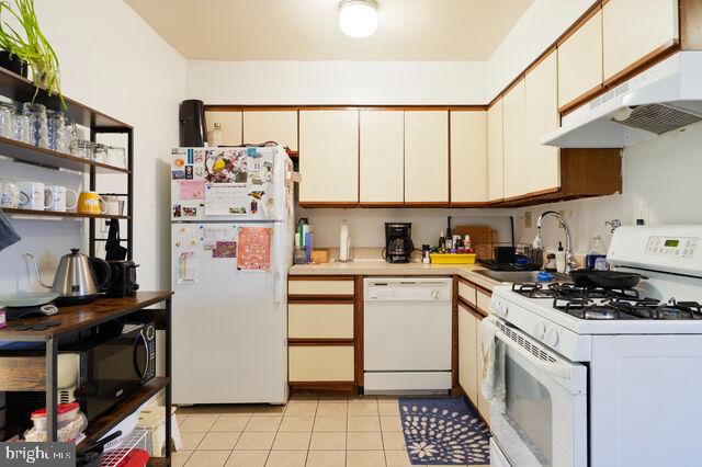 1633 D Street Southeast Washington, DC 20003 - Photo 20 of 38 a kitchen with a white stove top oven and cabinets
