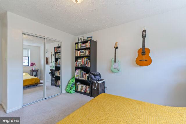 1633 D Street Southeast Washington, DC 20003 - Photo 30 of 38 a bedroom with a bed and a table in it