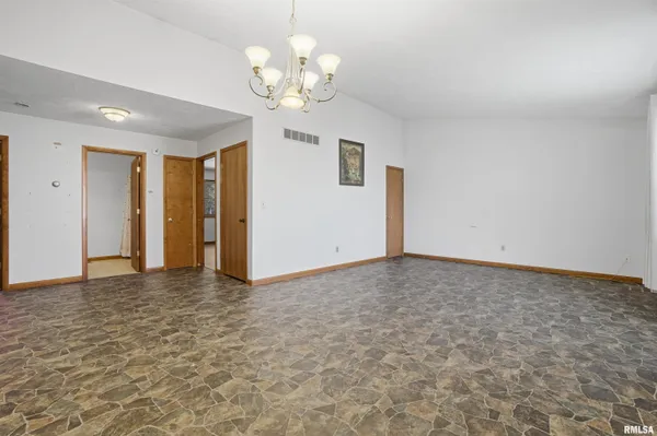 $136,000 | 112 A Grandview Circle, Eureka, IL 61530
