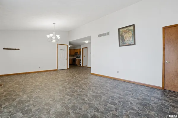 $136,000 | 112 A Grandview Circle, Eureka, IL 61530