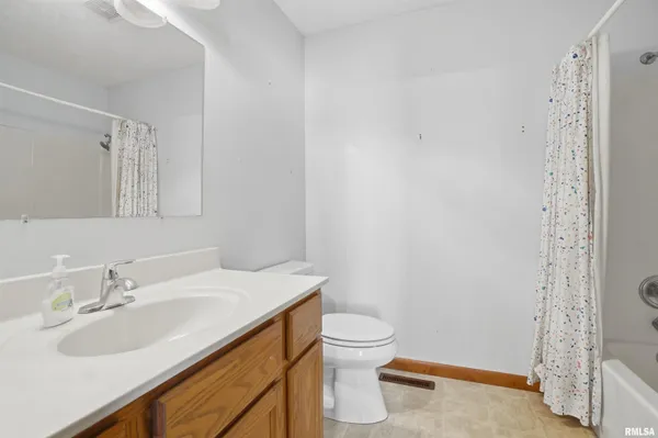 $136,000 | 112 A Grandview Circle, Eureka, IL 61530
