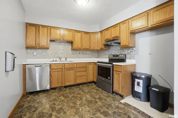 $136,000 | 112 A Grandview Circle, Eureka, IL 61530