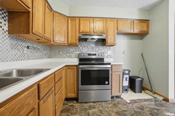 $136,000 | 112 A Grandview Circle, Eureka, IL 61530