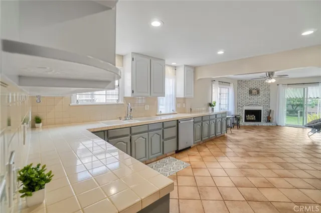 a view of a pathway along a building