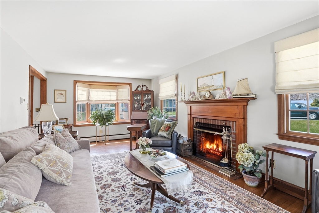9 Doris Road Braintree, MA 02184 - Photo 2 of 24