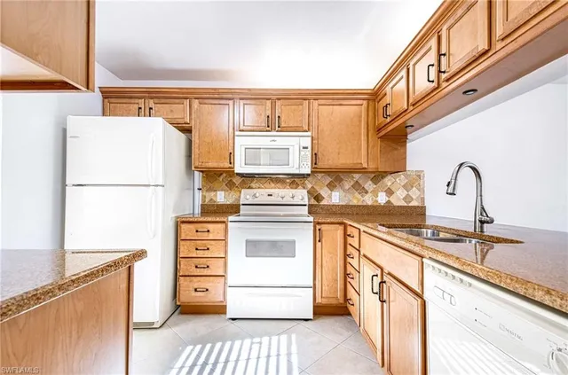 $259,900 | 2642 Kings Lake Boulevard, Unit 102, Naples, FL 34112