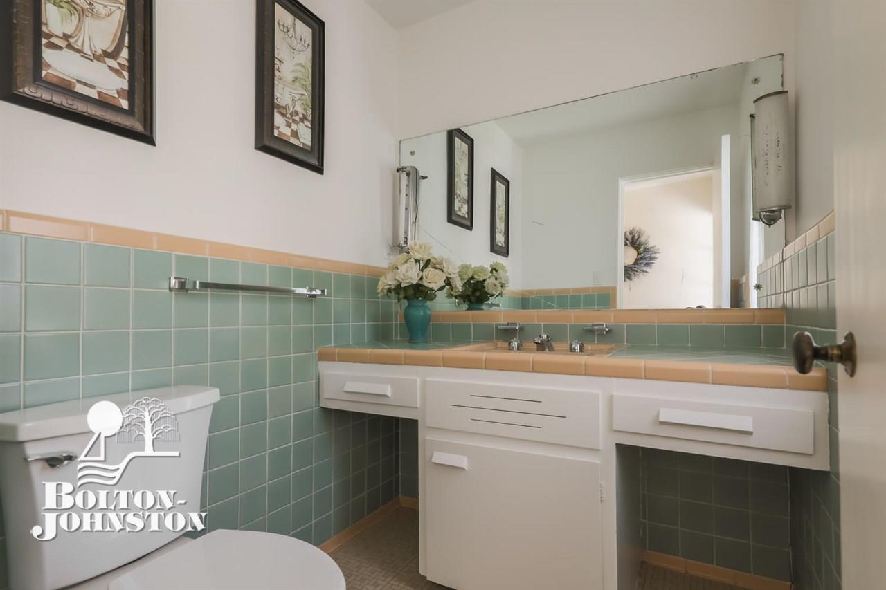 731 North Oxford Road Grosse Pointe, MI 48236 - Photo 10 of 52 Mid-Century Powder Room