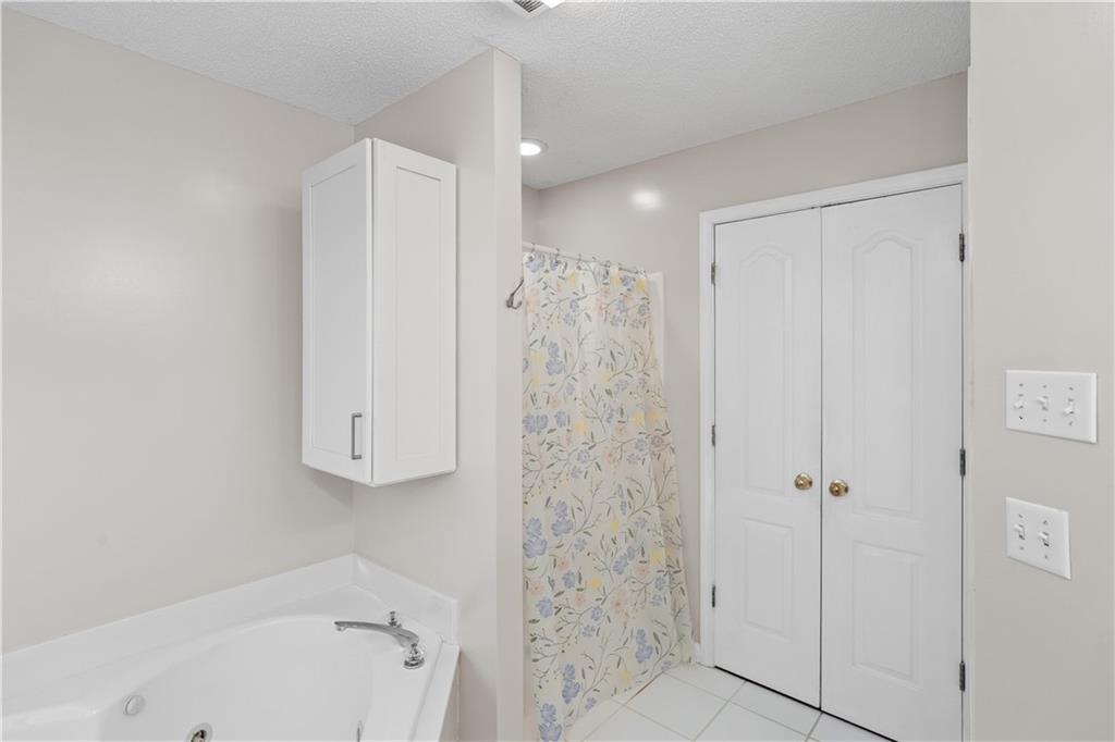 137 Hunters Trail Calhoun, GA 30701 - Photo 19 of 33 a bathroom with a shower and a tub