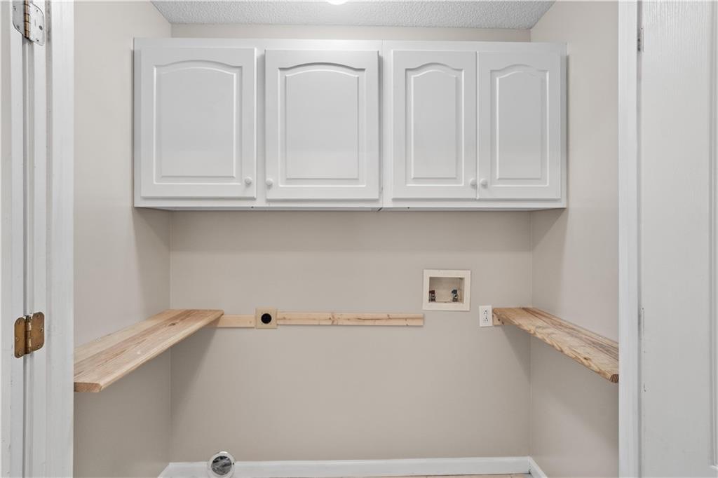 137 Hunters Trail Calhoun, GA 30701 - Photo 25 of 33 a view of cabinets