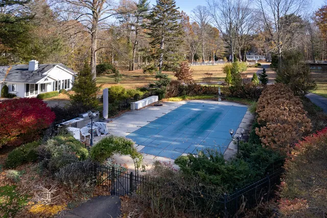 $6,750,000 | 2526 Lakeshore Drive, Fennville, MI 49408