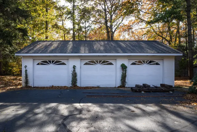 $6,750,000 | 2526 Lakeshore Drive, Fennville, MI 49408