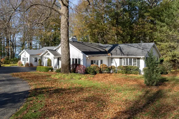 $6,750,000 | 2526 Lakeshore Drive, Fennville, MI 49408
