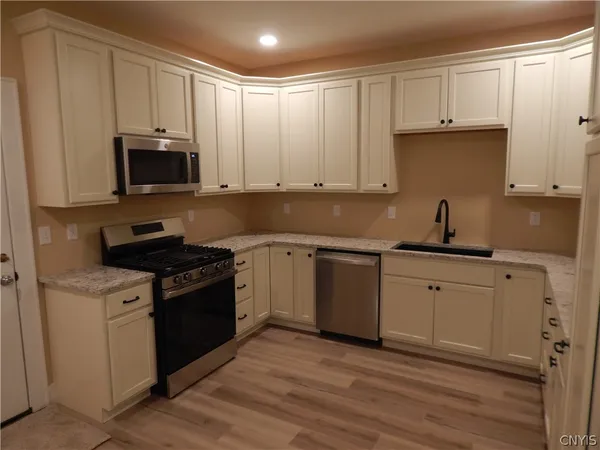 $359,900 | 302 Bunker Hill Way, Syracuse, NY 13207