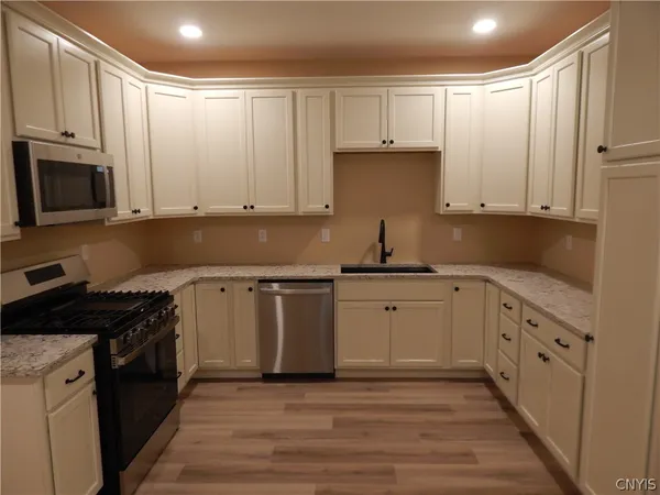 $359,900 | 302 Bunker Hill Way, Syracuse, NY 13207