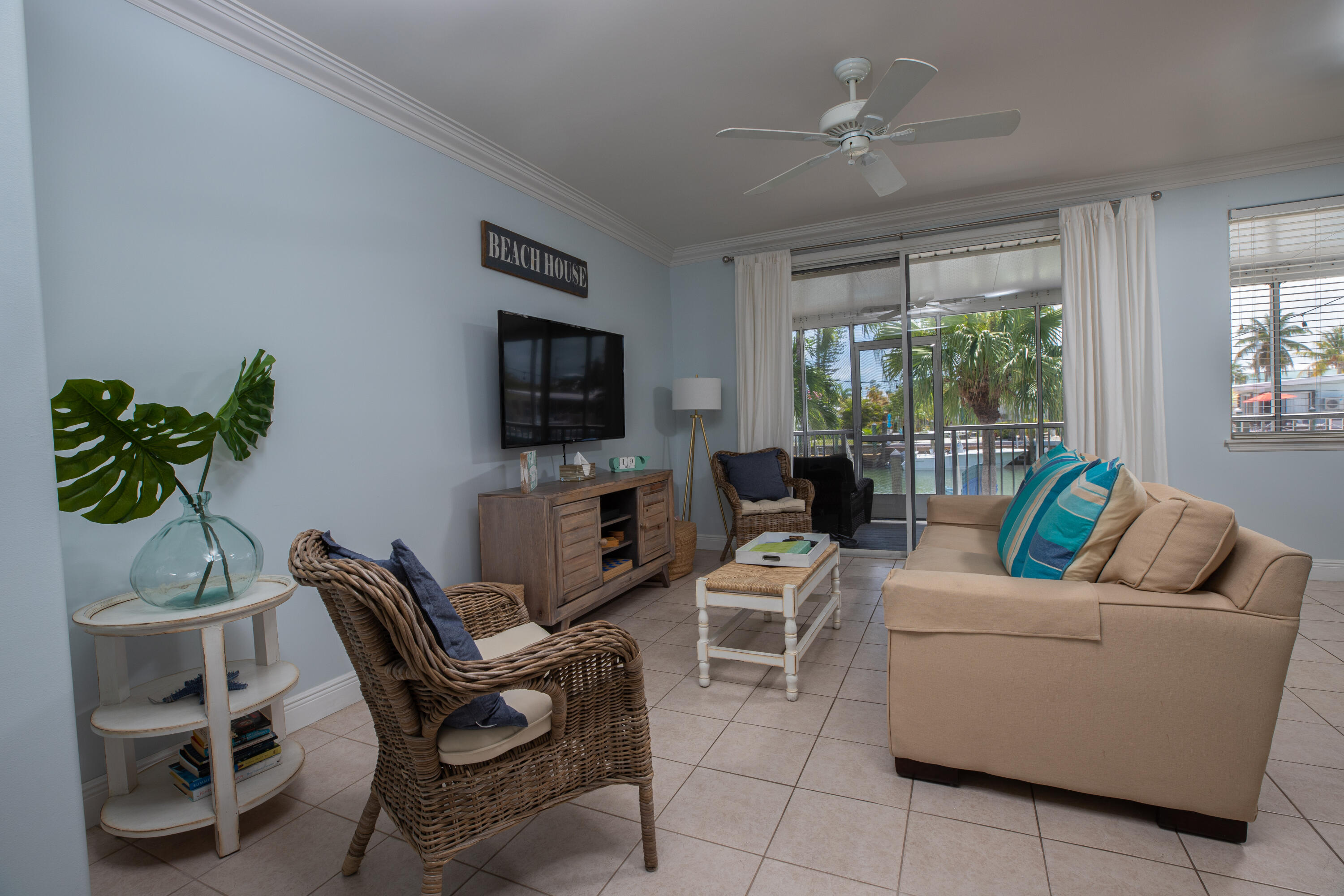 441 3rd Street Key Colony Beach, FL 33051 - Photo 3 of 30 Living Room