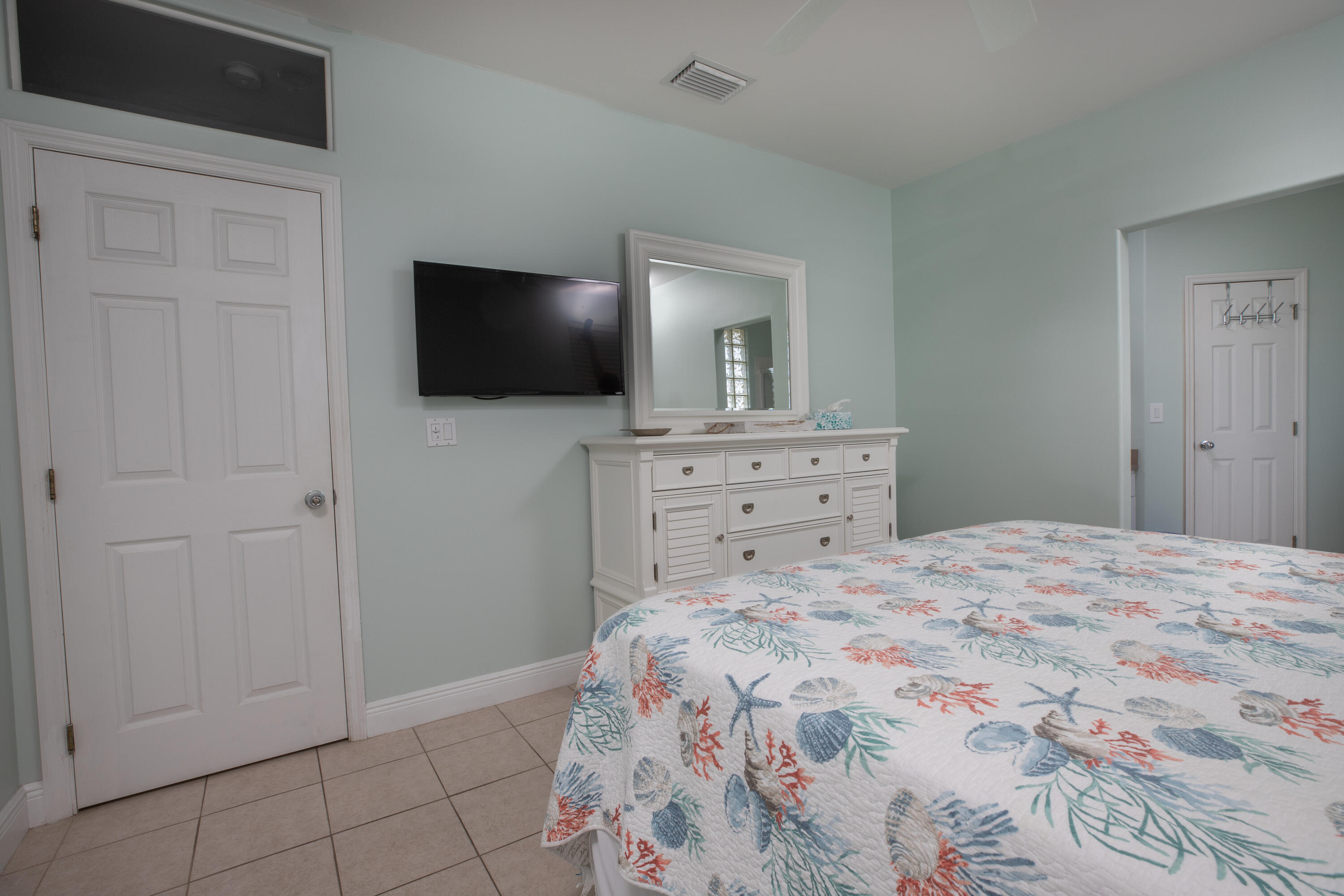 441 3rd Street Key Colony Beach, FL 33051 - Photo 8 of 30 Master bedroom