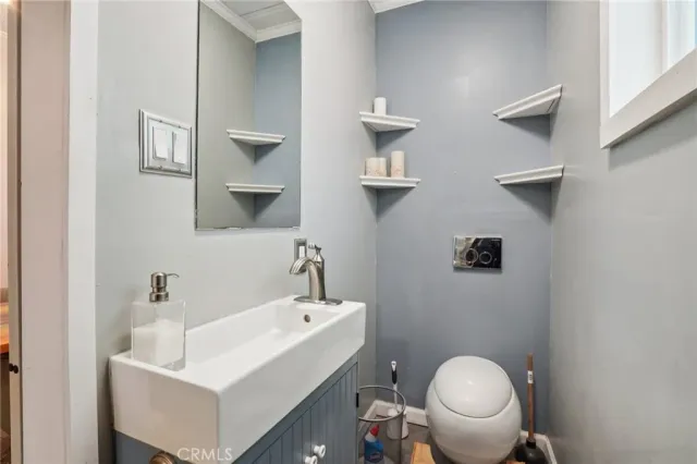 a view of a walk in closet