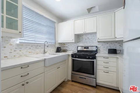 $3,000 | 119 South Bundy Drive, Los Angeles, CA 90049