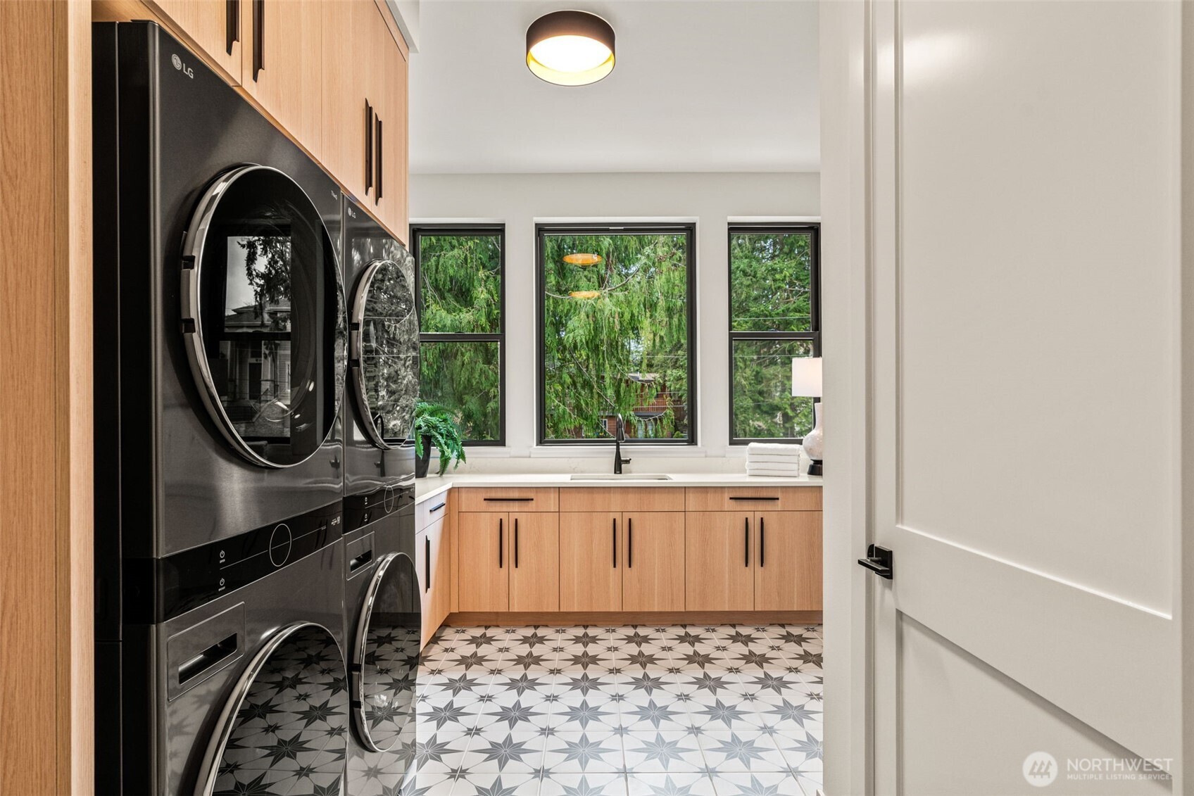 11021 Northeast 14th Street Bellevue, WA 98004 - Photo 21 of 40