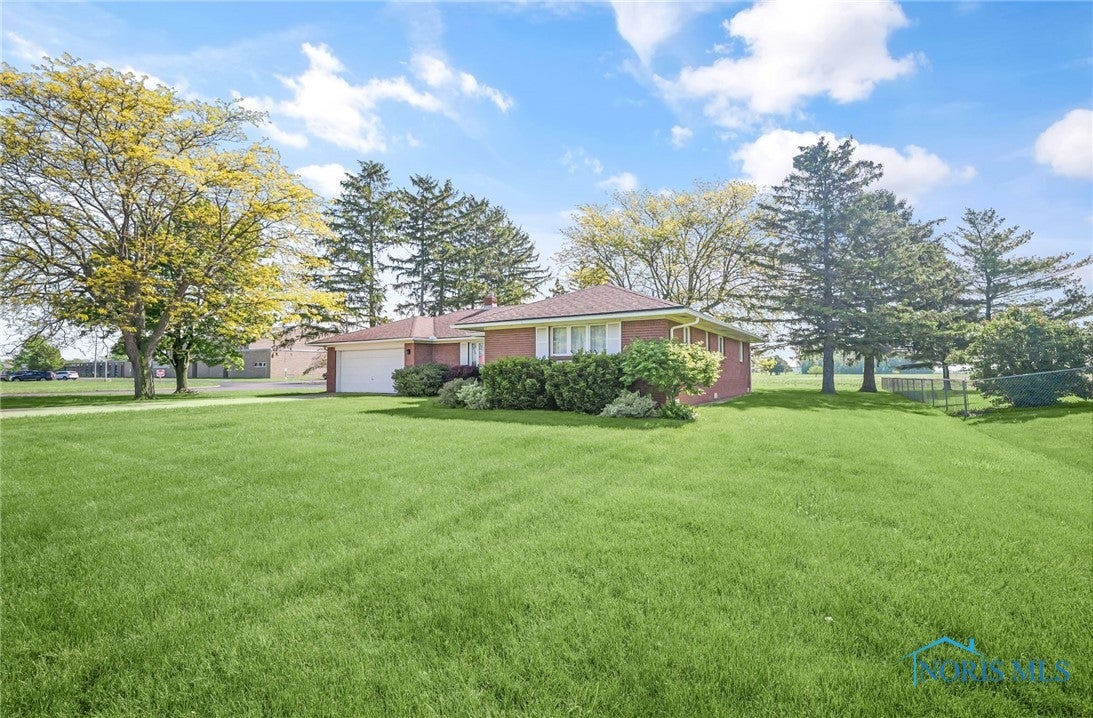 403 North Curtice Road Oregon, OH 43616 - Photo 2 of 29 Gallery Image 2