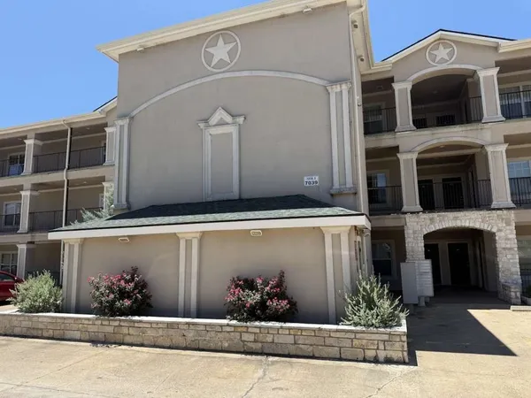 $1,895 | 7039 Kingston Cove Lane, Unit 303, Willis, TX 77318
