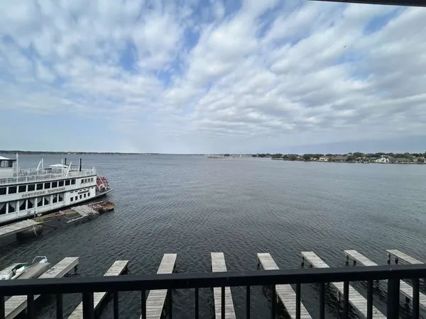 $1,895 | 7039 Kingston Cove Lane, Unit 303, Willis, TX 77318