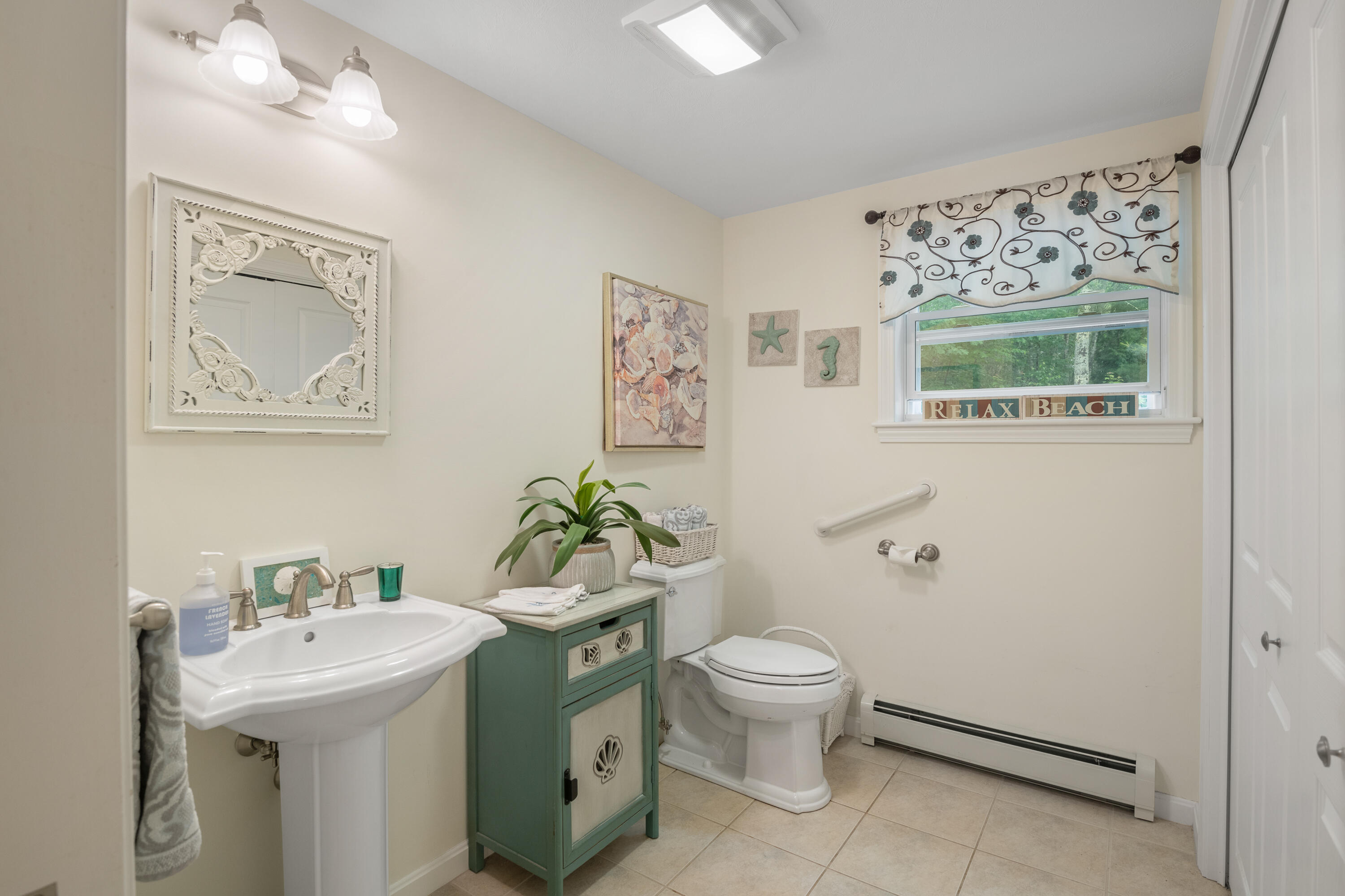 74 Windward Pointe Drive, Unit 74 Wells, ME 04090 - Photo 34 of 50 First floor bath