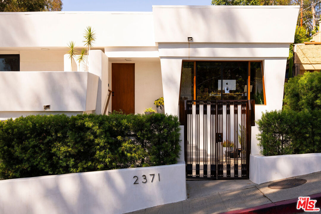 2371 Cove Avenue Los Angeles, CA 90039 - Photo 2 of 38