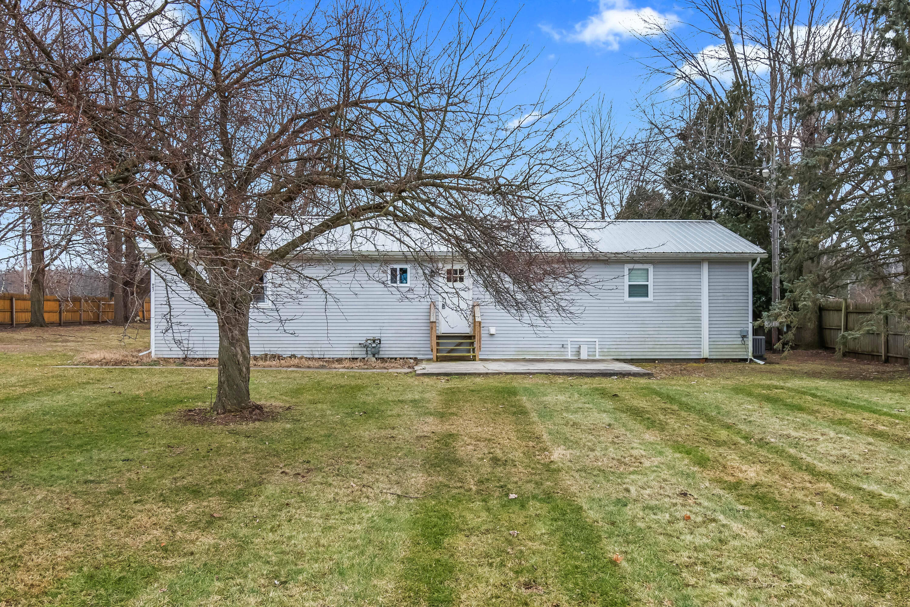 947 Lukesport Road Quincy, MI 49082 - Photo 2 of 36 2