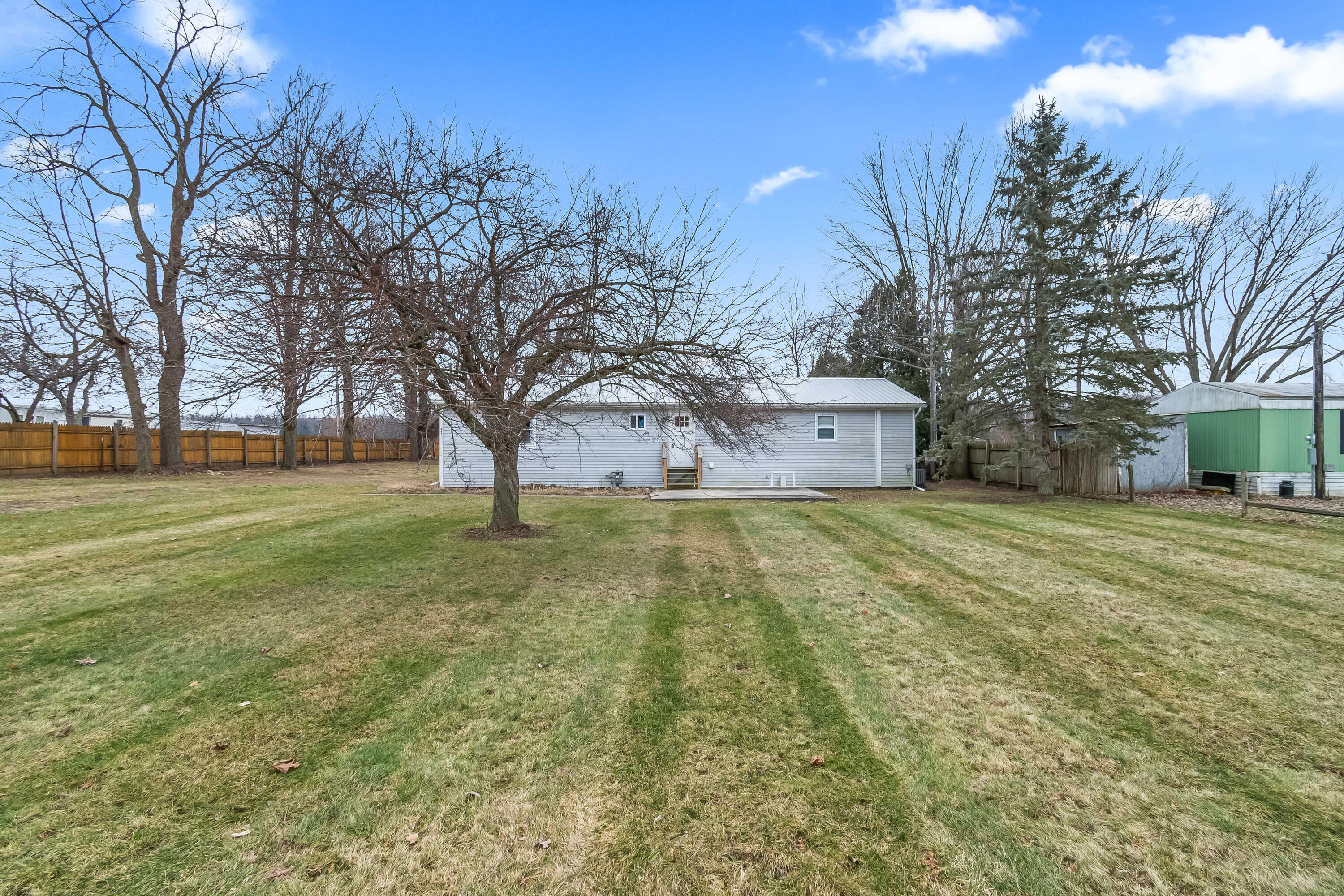 947 Lukesport Road Quincy, MI 49082 - Photo 3 of 36 3
