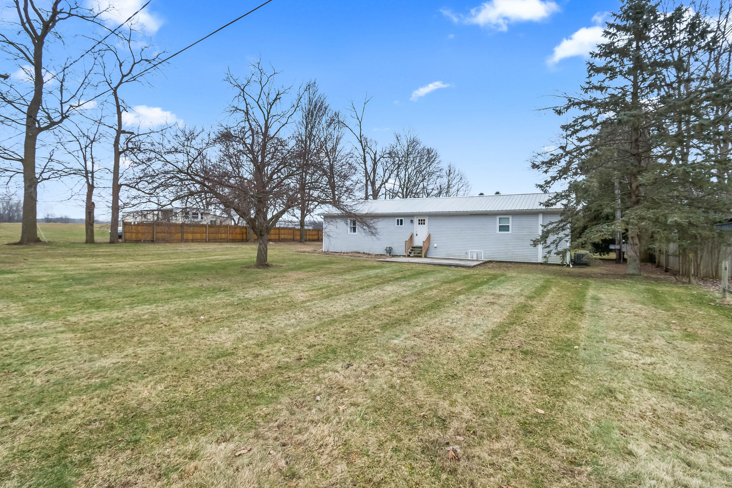 947 Lukesport Road Quincy, MI 49082 - Photo 4 of 36 4