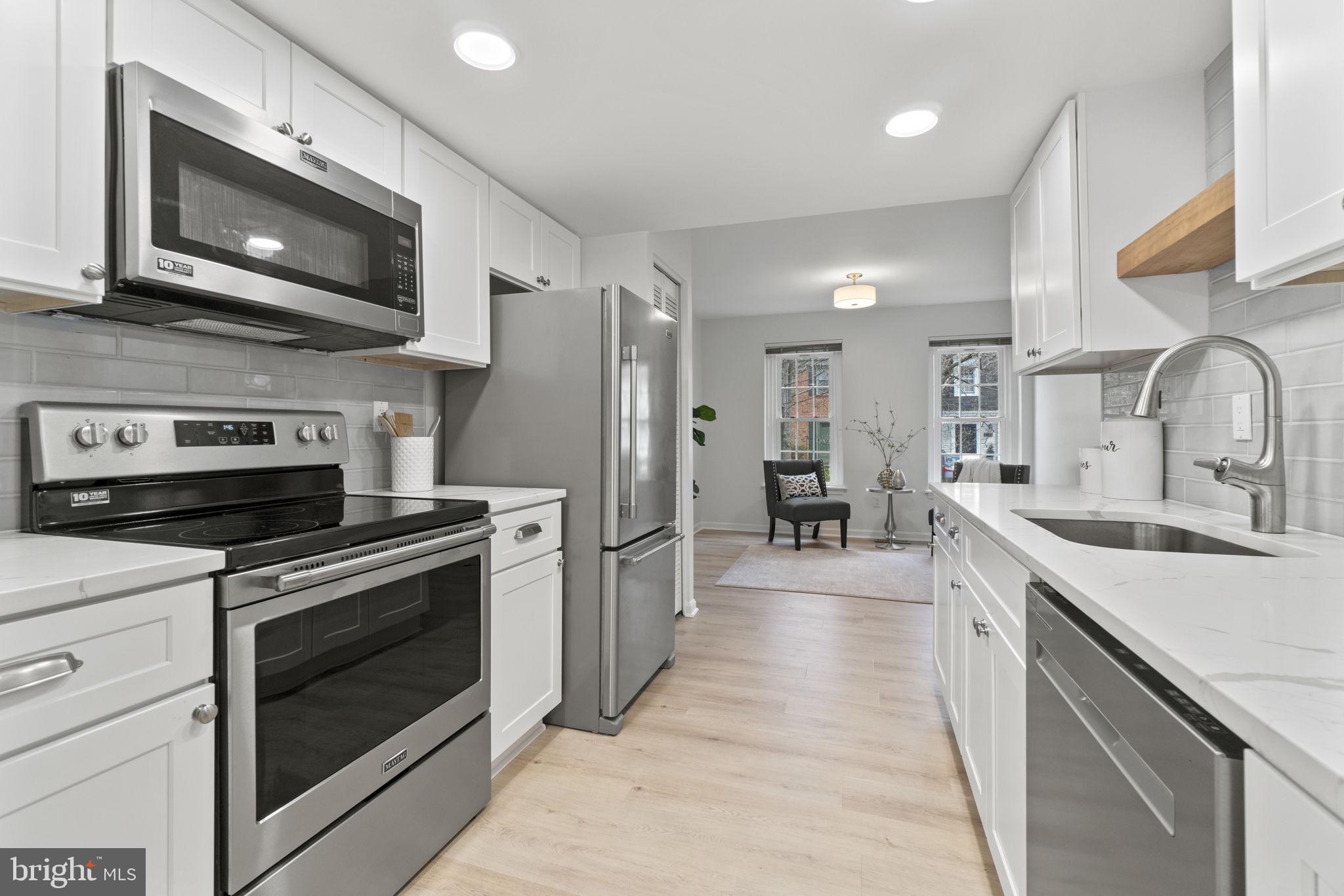 2190 Pond View Court Reston, VA 20191 - Photo 11 of 38 Kitchen