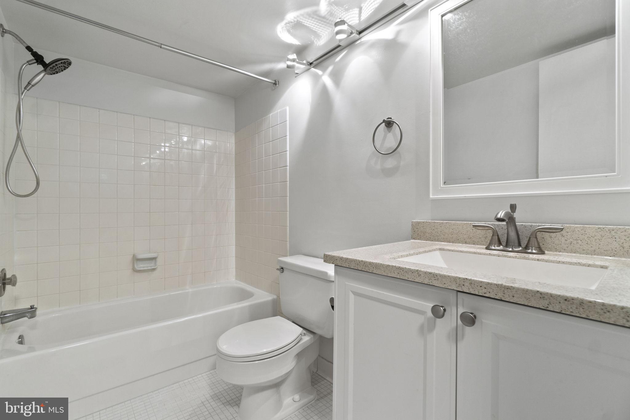 2190 Pond View Court Reston, VA 20191 - Photo 28 of 38 Bathroom