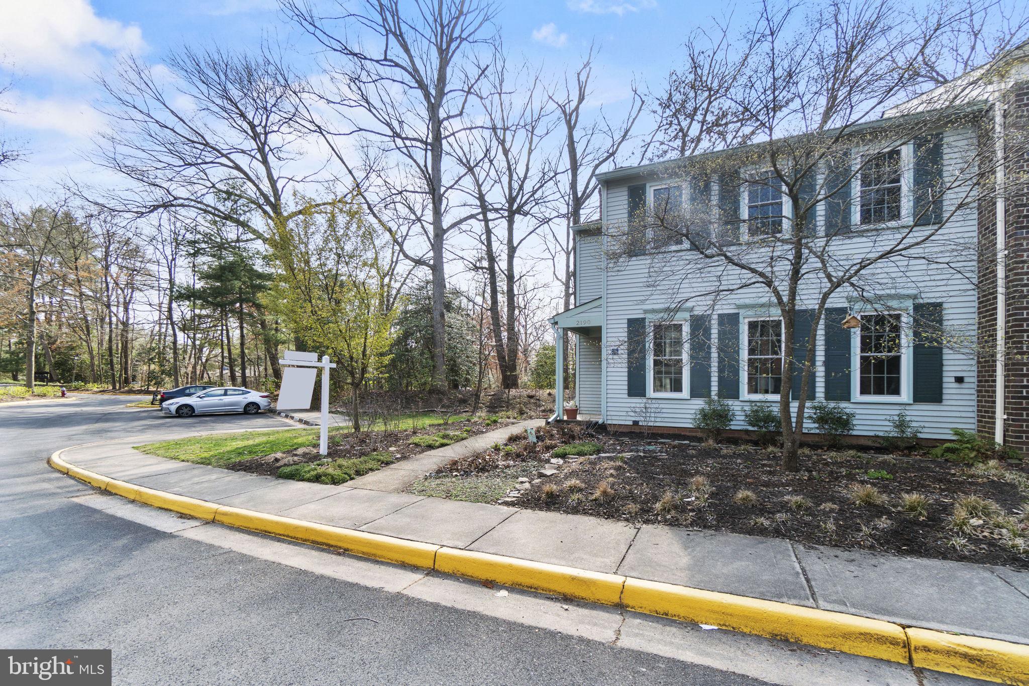 2190 Pond View Court Reston, VA 20191 - Photo 3 of 38 Exterior Front