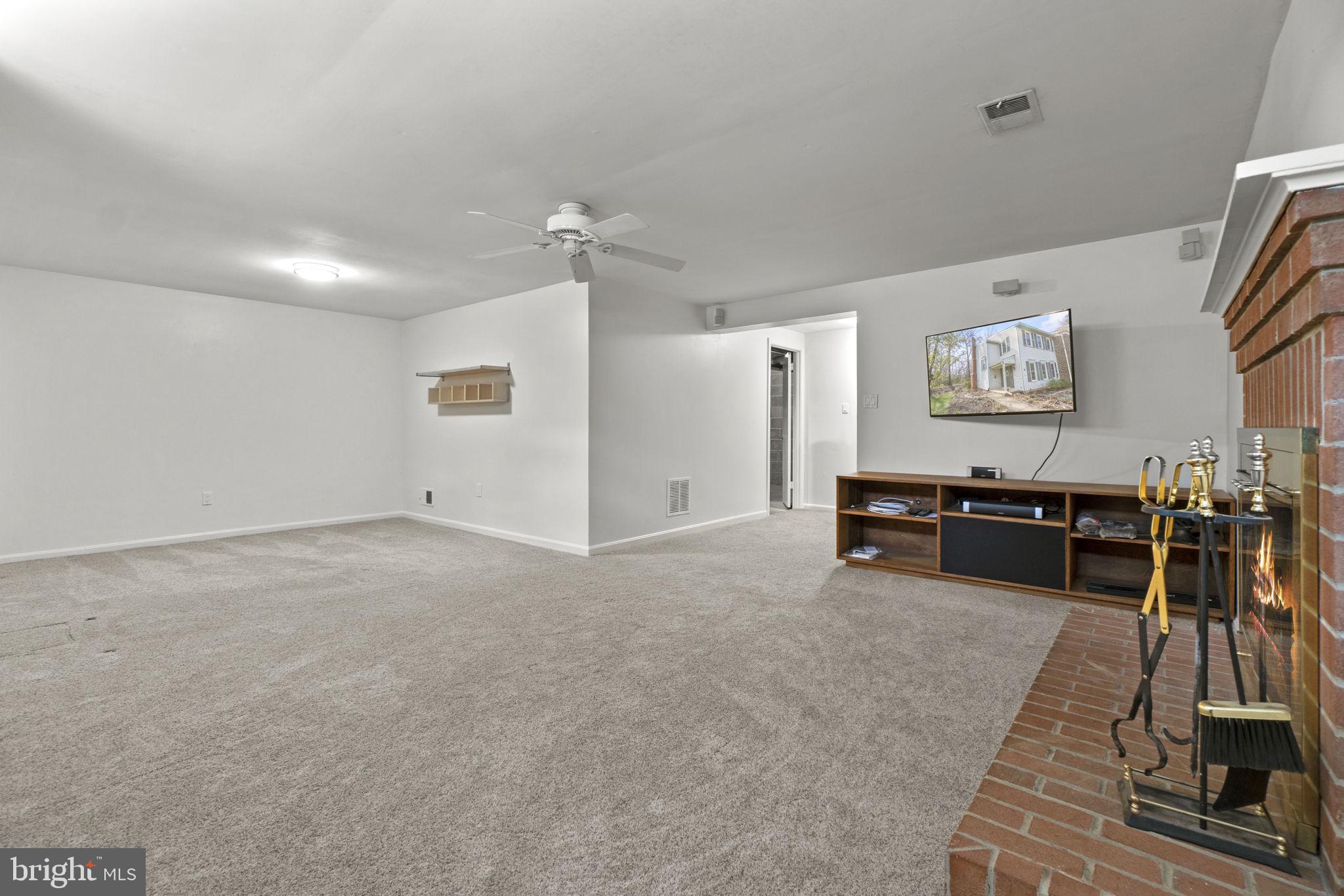 2190 Pond View Court Reston, VA 20191 - Photo 31 of 38 Recreation Room