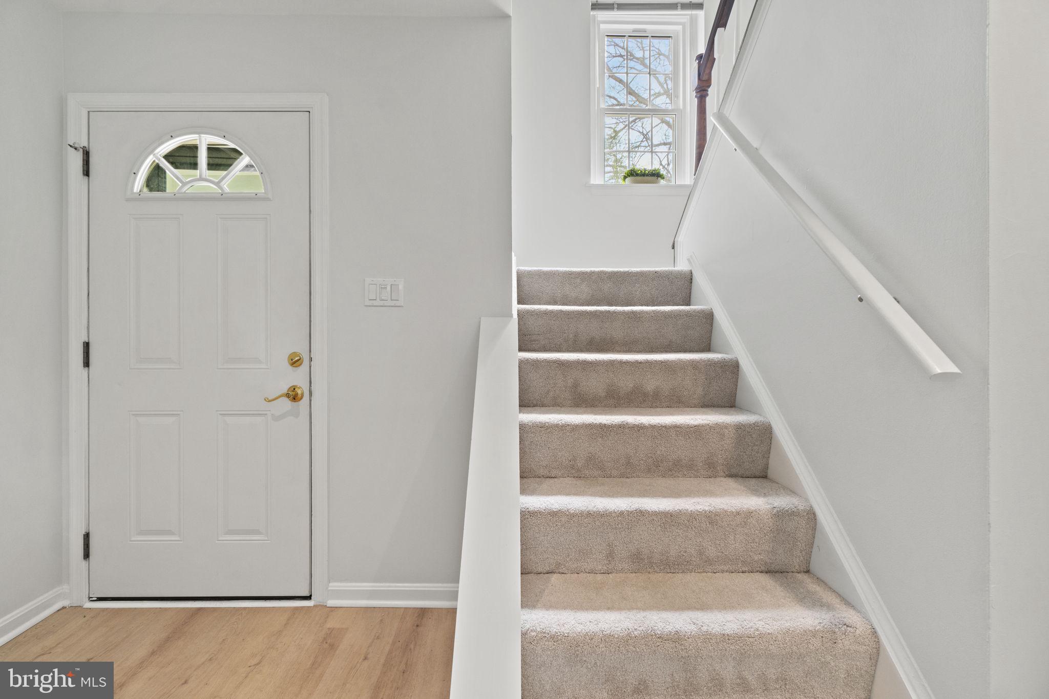 2190 Pond View Court Reston, VA 20191 - Photo 4 of 38 Split Foyer