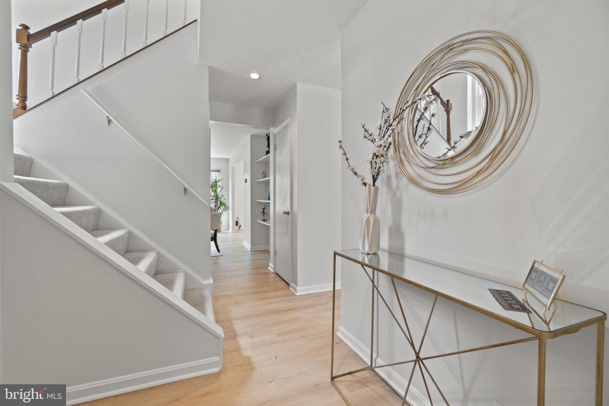 2190 Pond View Court Reston, VA 20191 - Photo 5 of 38 Foyer